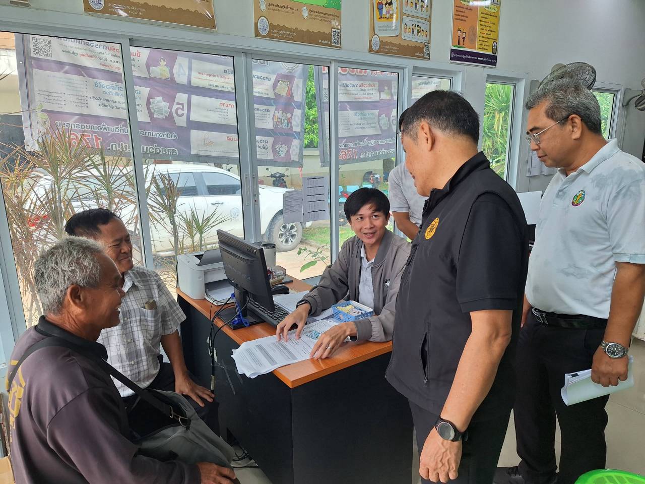 title - ผู้ตรวจราชการ ส.ป.ก. ลงพื้นที่จังหวัดหนองบัวลำภู ประชุมติดตามความก้าวหน้าผลการดำเนินงาน พร้อมตรวจเยี่ยมให้กำลังใจเกษตรกรแปลงใหญ่พืชผักและสมุนไพร 